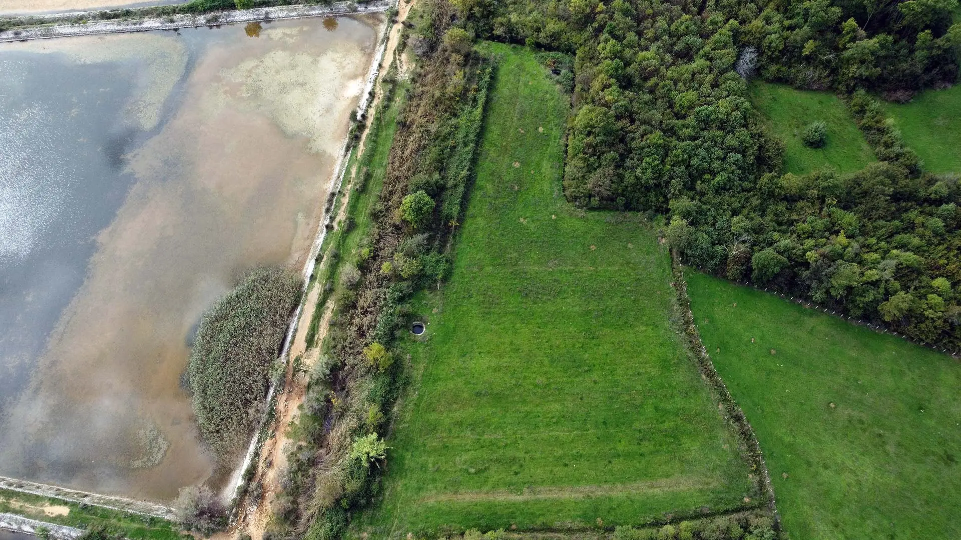 Prime Ulcinj real estate: green field, trees, dirt road, waterfront views, unique eco-home&acirc;exclusive on immorenta.me by Ekosphere.