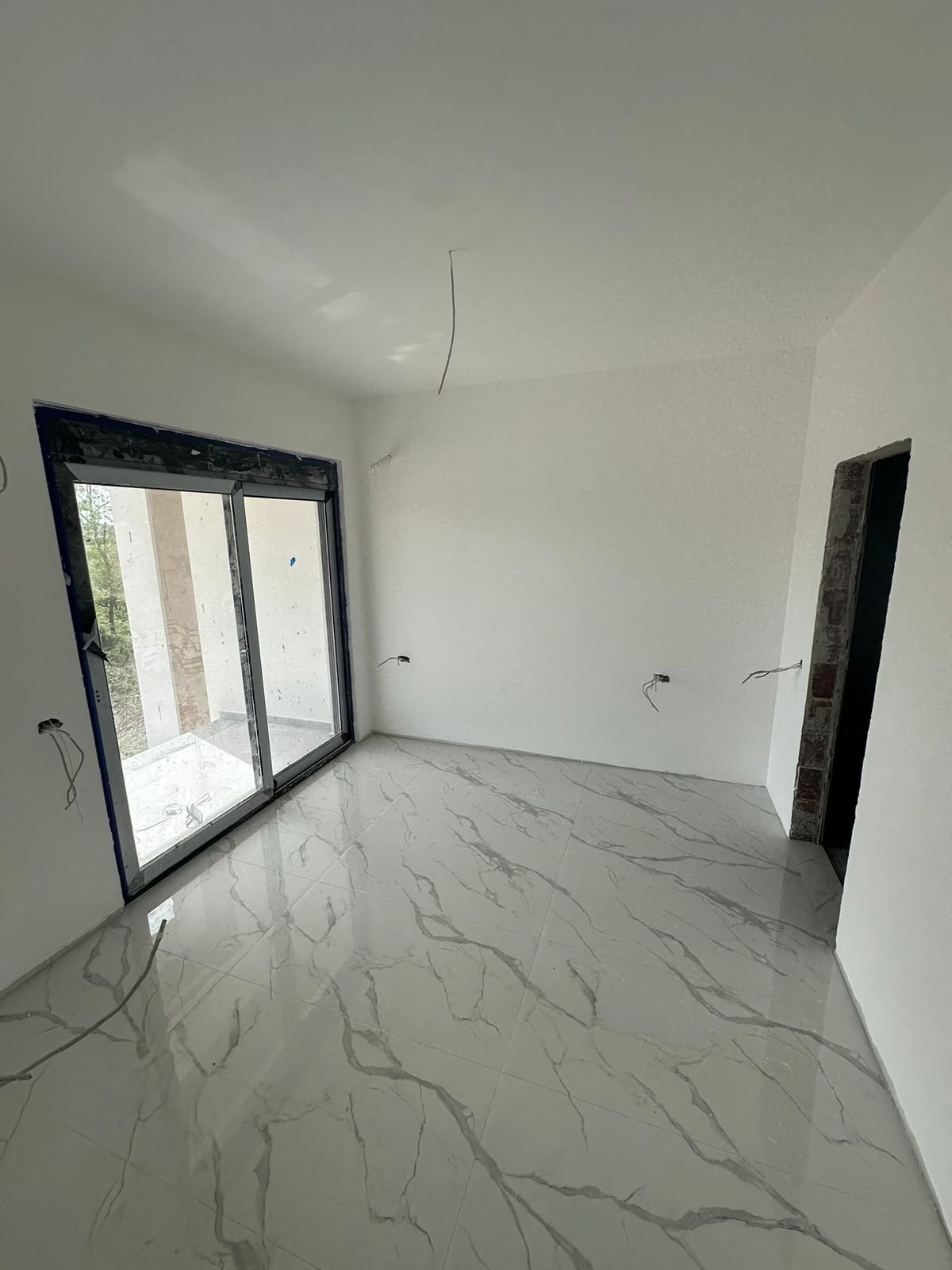 Bright, modern room in Ulcinj with marble tiles and glass doors&mdash;ideal Montenegro investment. Ekosphere doo project at immorenta.me.