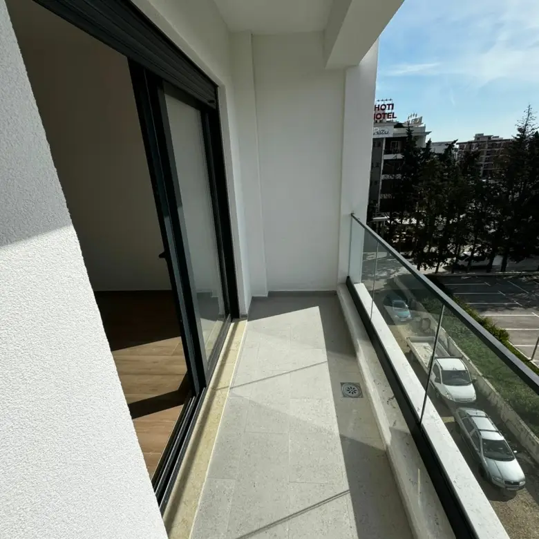 Modern balcony in Ulcinj with glass railings and tile floors, ideal investment. Exclusive at immorenta.me by Ekosphere doo.