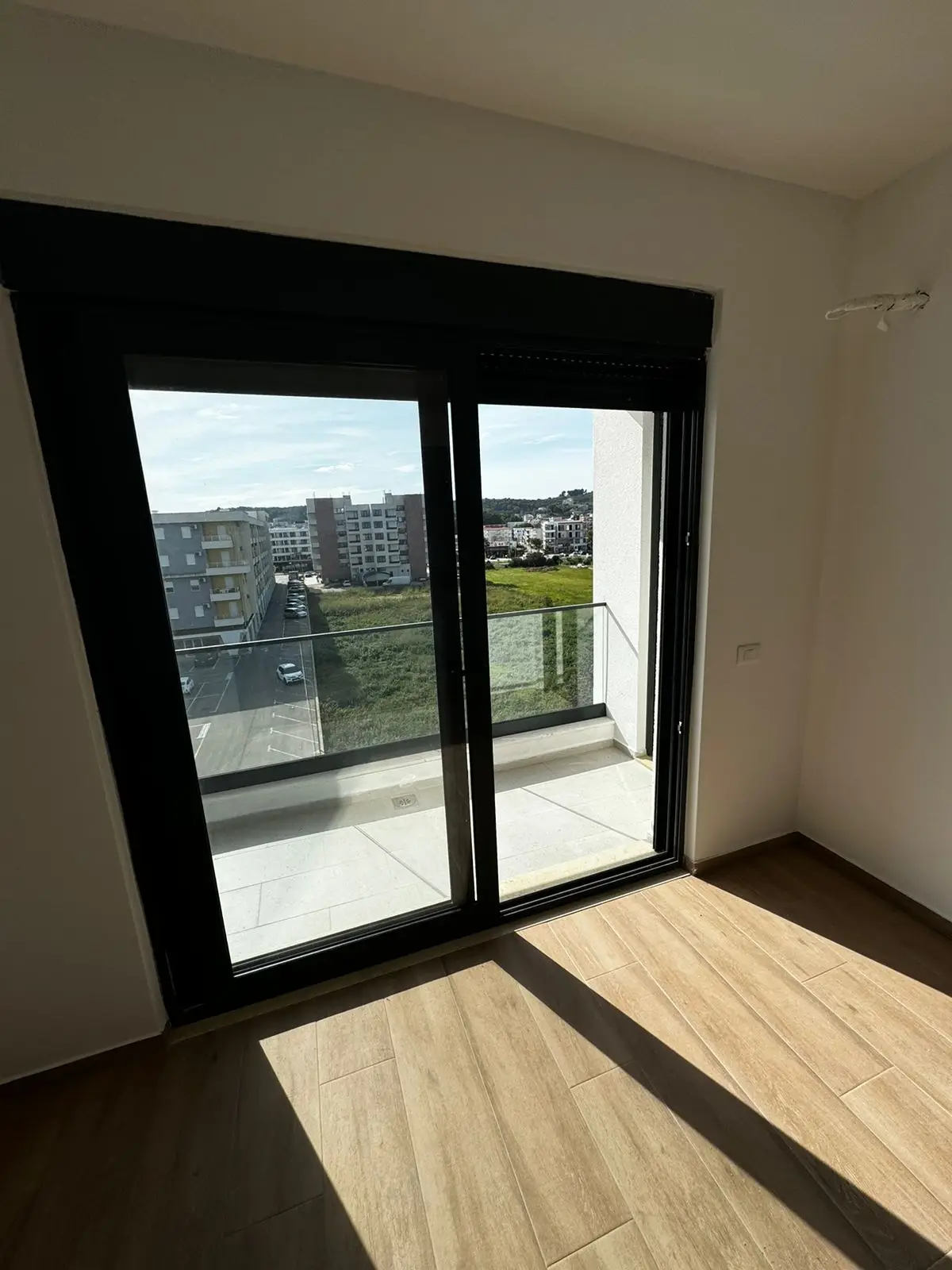 Spacious Ulcinj apartment: sunlit balcony, modern views, premium flooring&mdash;exclusive with immorenta.me by ekosphere doo.