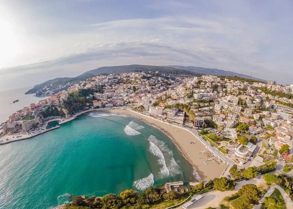 Erstklassige Ulcinj, Montenegro Immobilien: Immobilien am Sandstrand, H&uuml;gel, t&uuml;rkisfarbenes Meer. Investieren Sie &uuml;ber immorenta.me von ekosphere doo.
