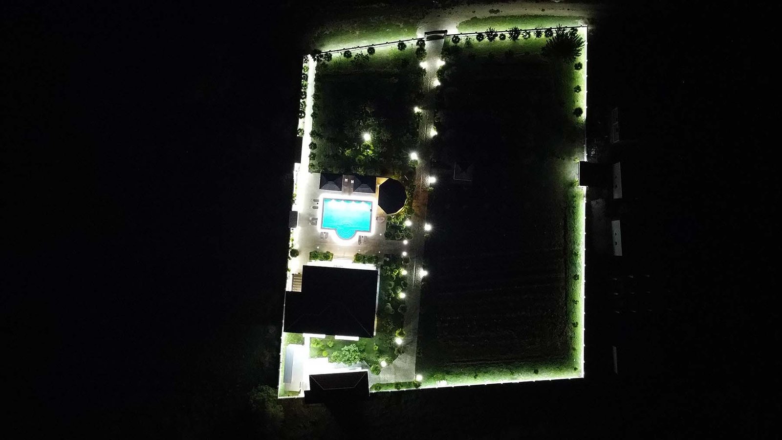 Premium illuminated estate in Ulcinj, Montenegro&mdash;house, pool, landscaped grounds. Exclusive on immorenta.me by Ekosphere doo.