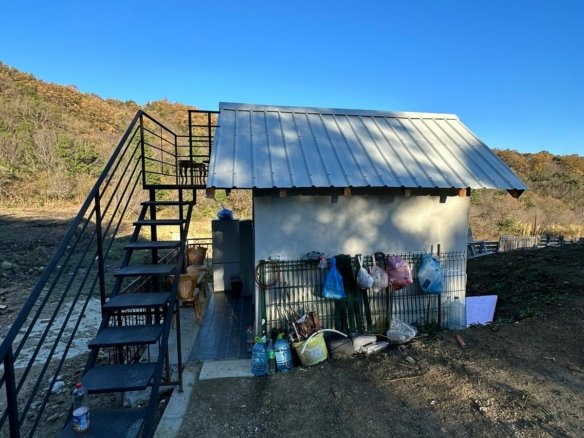 Charming Ulcinj property for sale: metal roof, outdoor staircase, lush trees&mdash;exclusive real estate at immorenta.me by ekosphere doo.