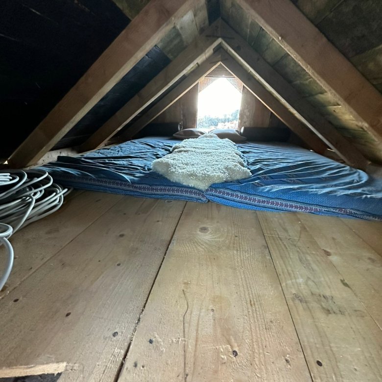 Charming attic in Ulcinj with wood floors, beams, bright window&mdash;ideal Montenegro real estate by Ekosphere doo at immorenta.me.