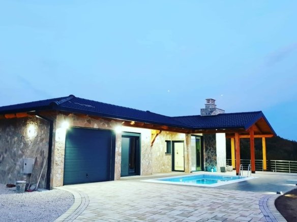 Stunning modern villa in Ulcinj, Montenegro&mdash;stone fa&ccedil;ade, tiled roof, pool, garage; ideal investment on immorenta.me by ekosphere doo.