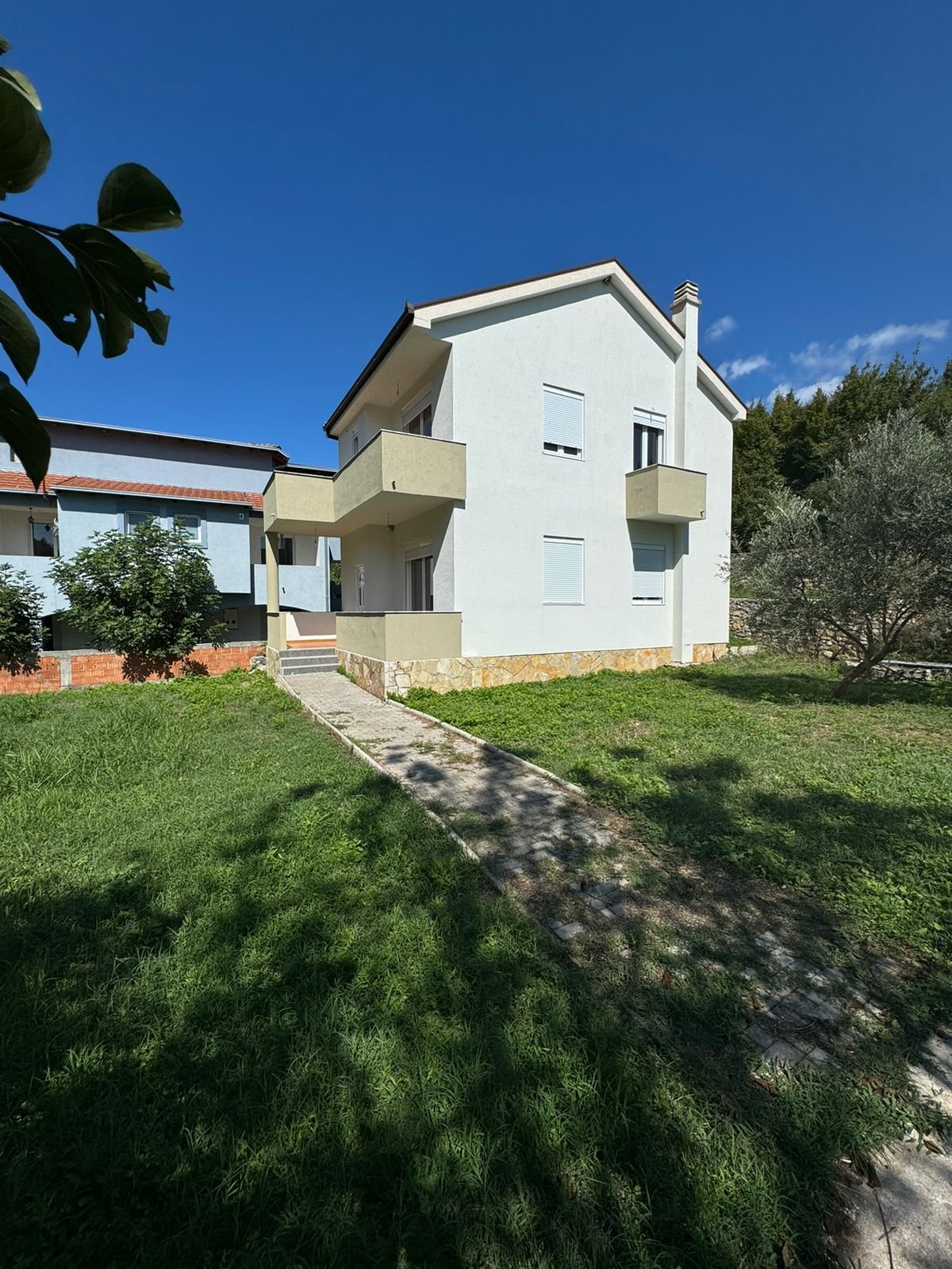 Elegant two-story white home with balconies in Ulcinj, Montenegro&mdash;ideal real estate investment. Listed by ekosphere doo on immorenta.me.