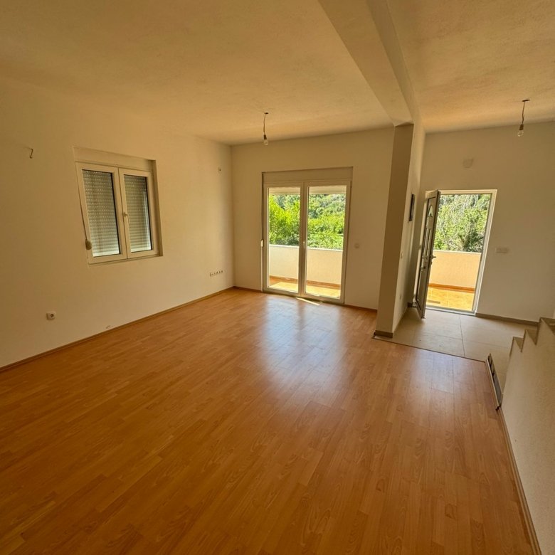 Bright, modern Ulcinj apartment with balcony, lush views, premium floors&mdash;exclusive to immorenta.me by Ekosphere doo.