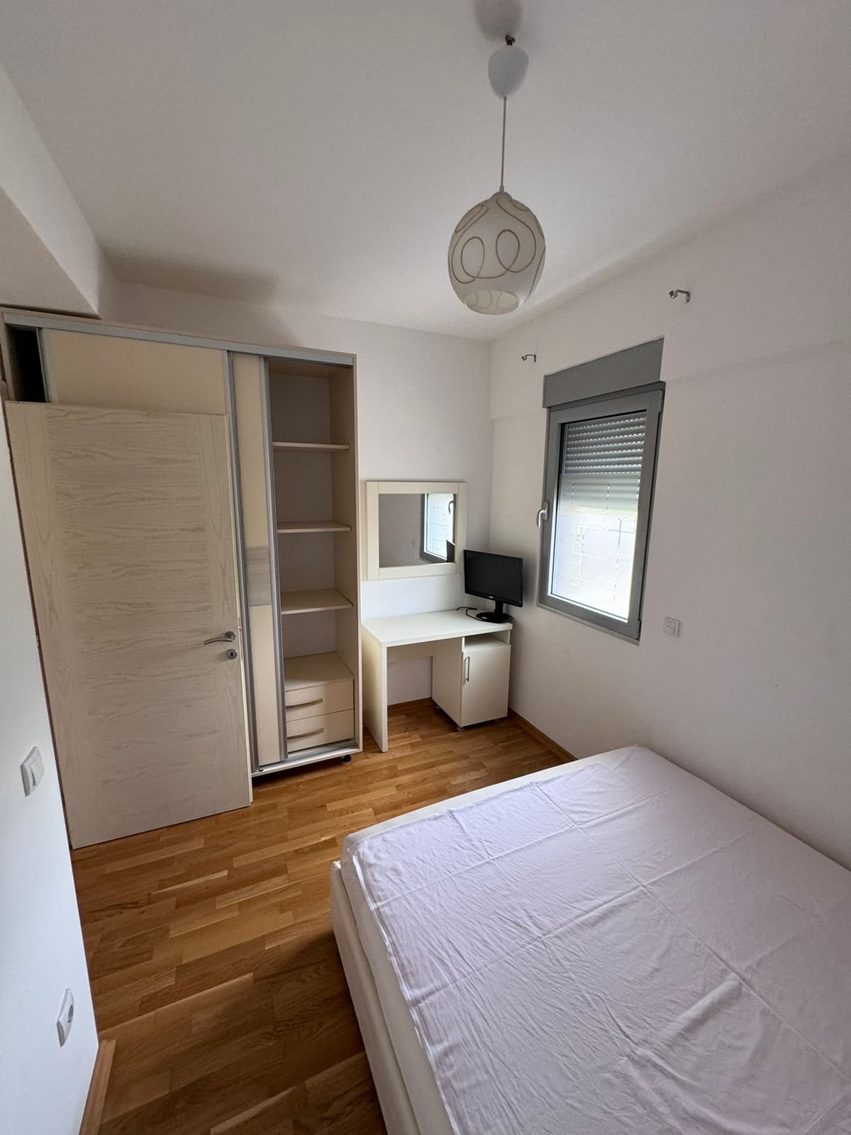 Modern Ulcinj bedroom: wooden floors, built-in closet, desk, window blinds. Prime Montenegro investment&mdash;exclusive on immorenta.me by ekosphere doo.