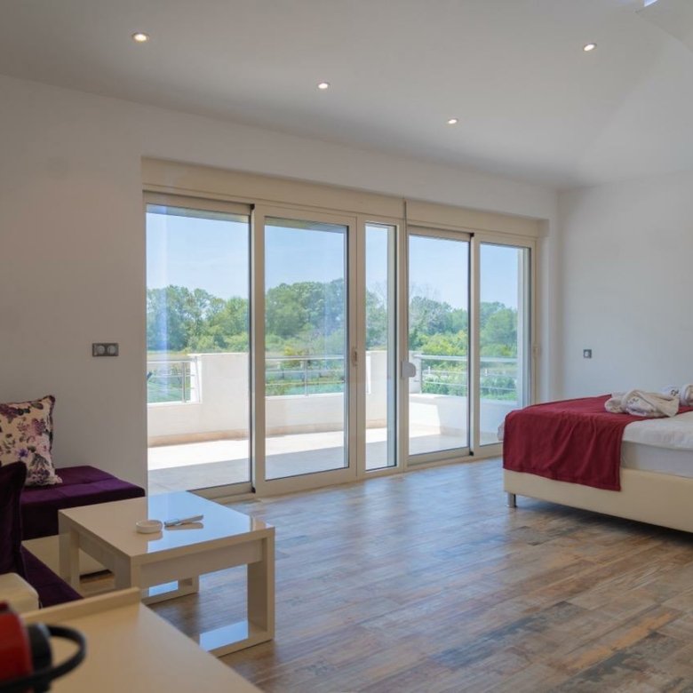 Stunning modern room in Ulcinj, Montenegro&mdash;spacious, wood floors, stylish sofa, balcony views. Exclusive on immorenta.me by Ekosphere doo.