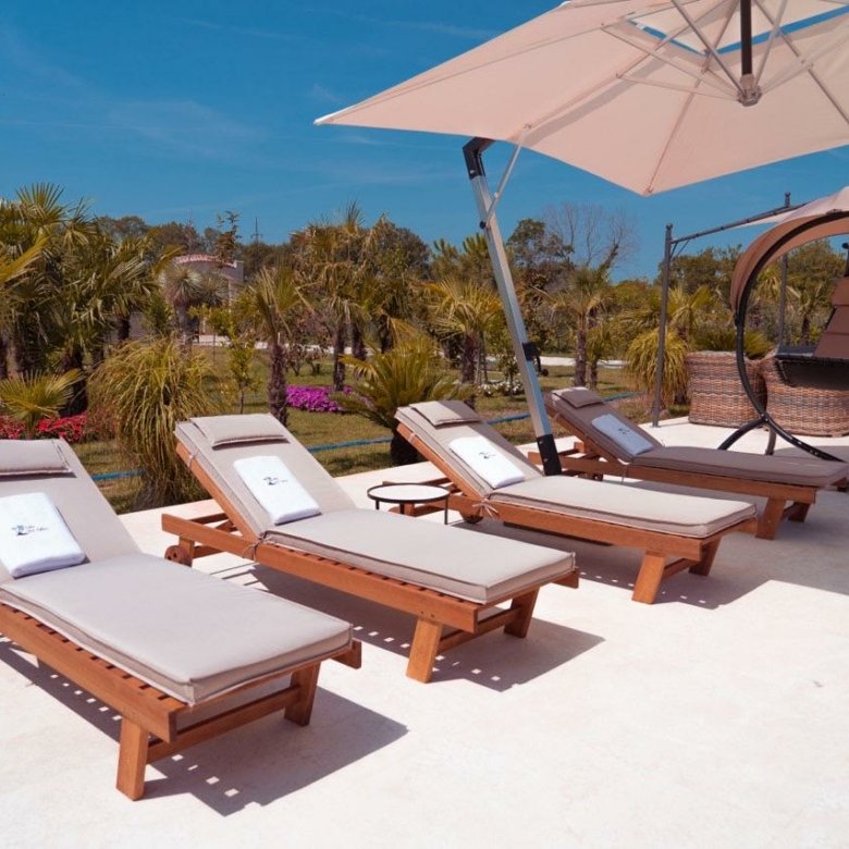 Luxury real estate in Ulcinj, Montenegro: poolside lounge, palm trees, modern amenities&mdash;a prime investment at Ekosphere by immorenta.me.