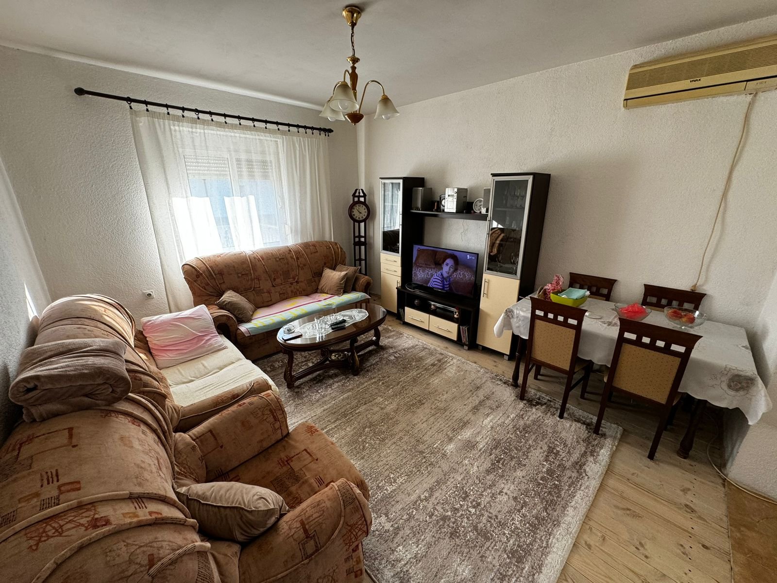 Elegant Ulcinj living room: two brown sofas, glass table, TV, dining for six. Prime property from ekosphere doo at immorenta.me.