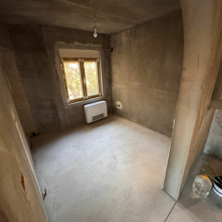 Investment opportunity: Unfinished room in Ulcinj, Montenegro&mdash;concrete walls, window, heater. Exclusive on immorenta.me by ekosphere doo.