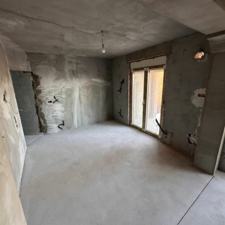 Spacious unfinished room in Ulcinj, Montenegro&mdash;ideal real estate investment. Bright, airy space. Listed on immorenta.me by Ekosphere DOO.