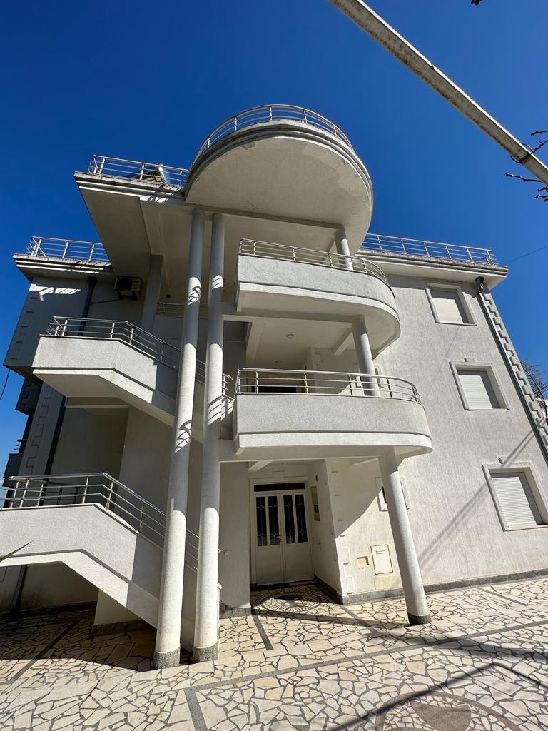 Stunning modern 3-story property in Ulcinj, Montenegro&mdash;rounded balconies, tiled walkway. Invest via immorenta.me by ekosphere doo.