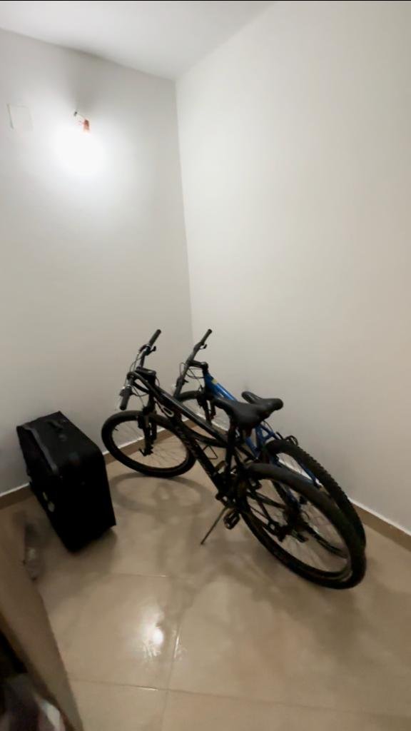 Spacious tiled room in Ulcinj, Montenegro&mdash;ideal for storage or gear. Prime real estate; invest with immorenta.me by ekosphere doo.