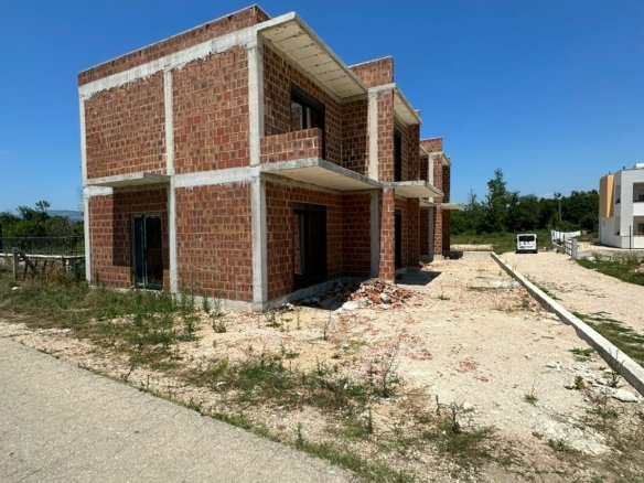 Invest in Ulcinj: Two-story brick property under construction on prime land, listed on immorenta.me by ekosphere doo.