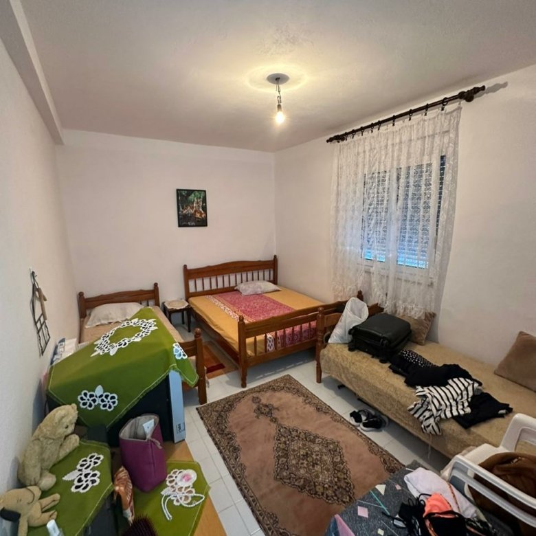 Charming Ulcinj bedroom with 2 single beds, window, rug & storage. Ideal Montenegro real estate. Eksophere doo&mdash;immorenta.me.