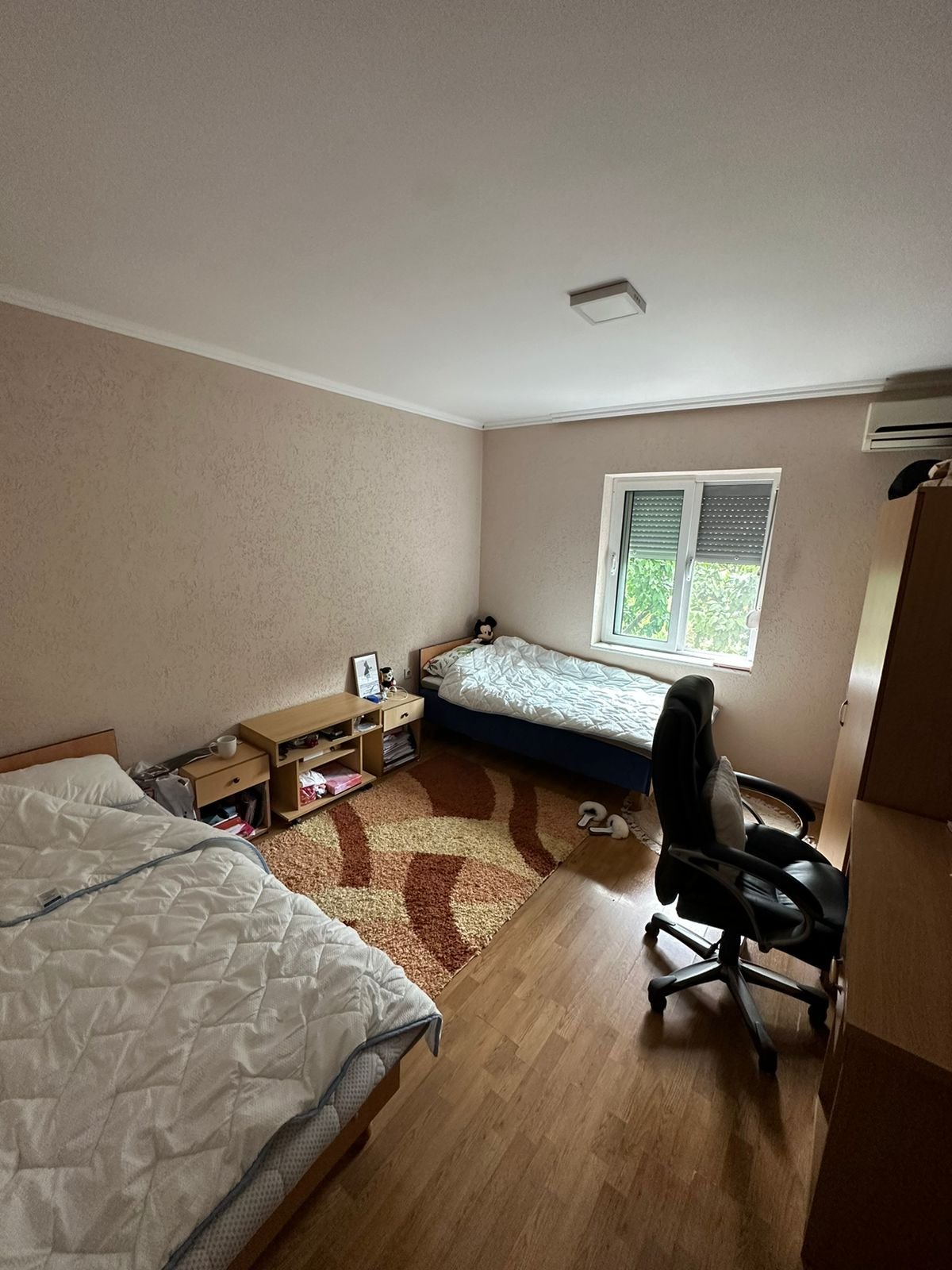 Modern Ulcinj bedroom with twin beds, desk, greenery views&mdash;perfect real estate investment via immorenta.me by ekosphere doo.