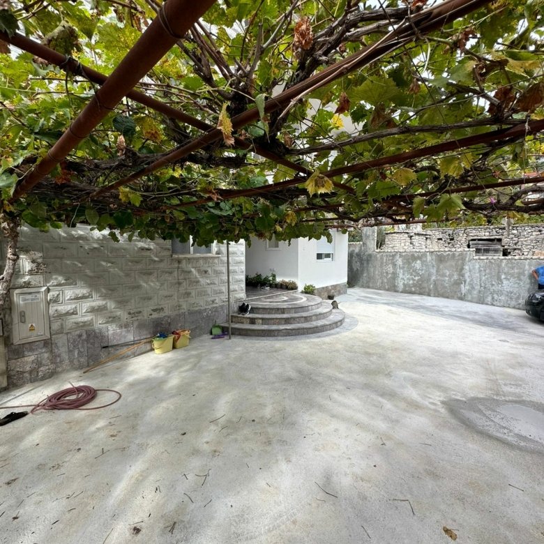 Discover your ideal Ulcinj, Montenegro investment: paved courtyard, grapevine trellis, gardens&mdash;exclusive from immorenta.me by Ekosphere Doo.