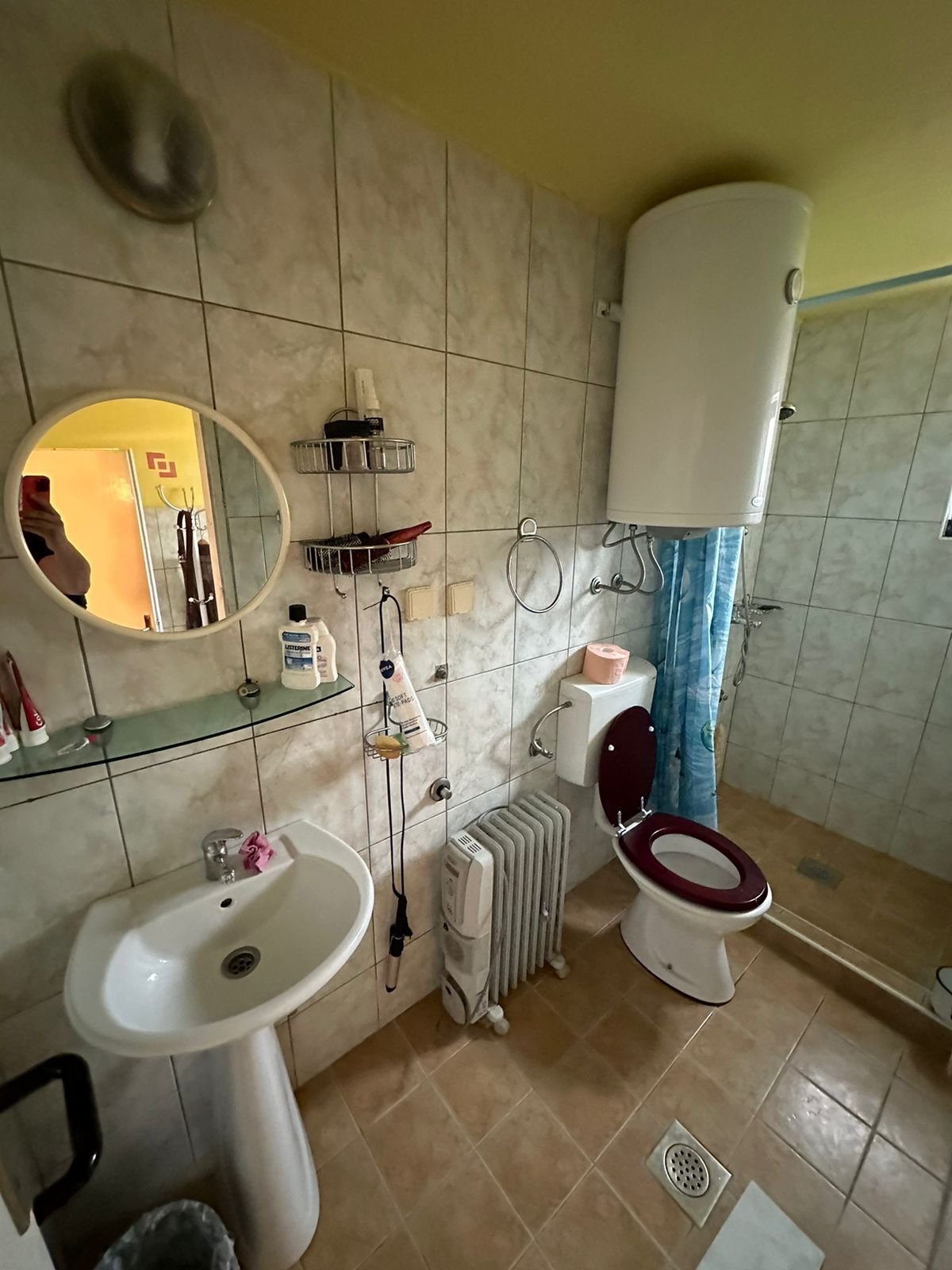 Modern tiled bathroom in Ulcinj property, walk-in shower, pedestal sink, heater; ideal real estate by Ekosphere & immorenta.me.