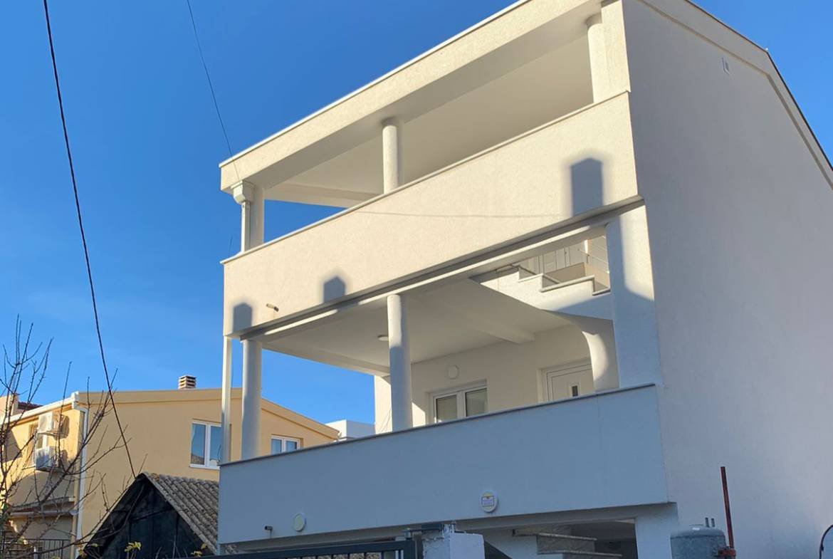 Contemporary white two-story property with balconies in Ulcinj, Montenegro&mdash;ideal investment. Listed by immorenta.me (Ekosphere doo).