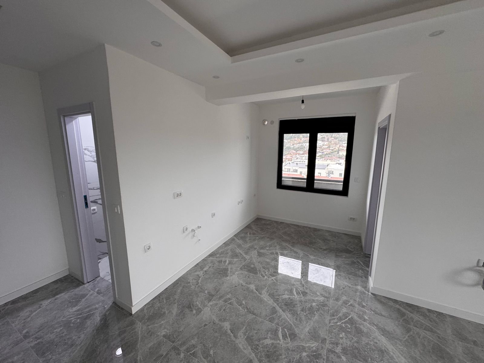 Spacious modern room in Ulcinj with city views, marble floors, and premium finishes&mdash;exclusive on immorenta.me by ekosphere doo.