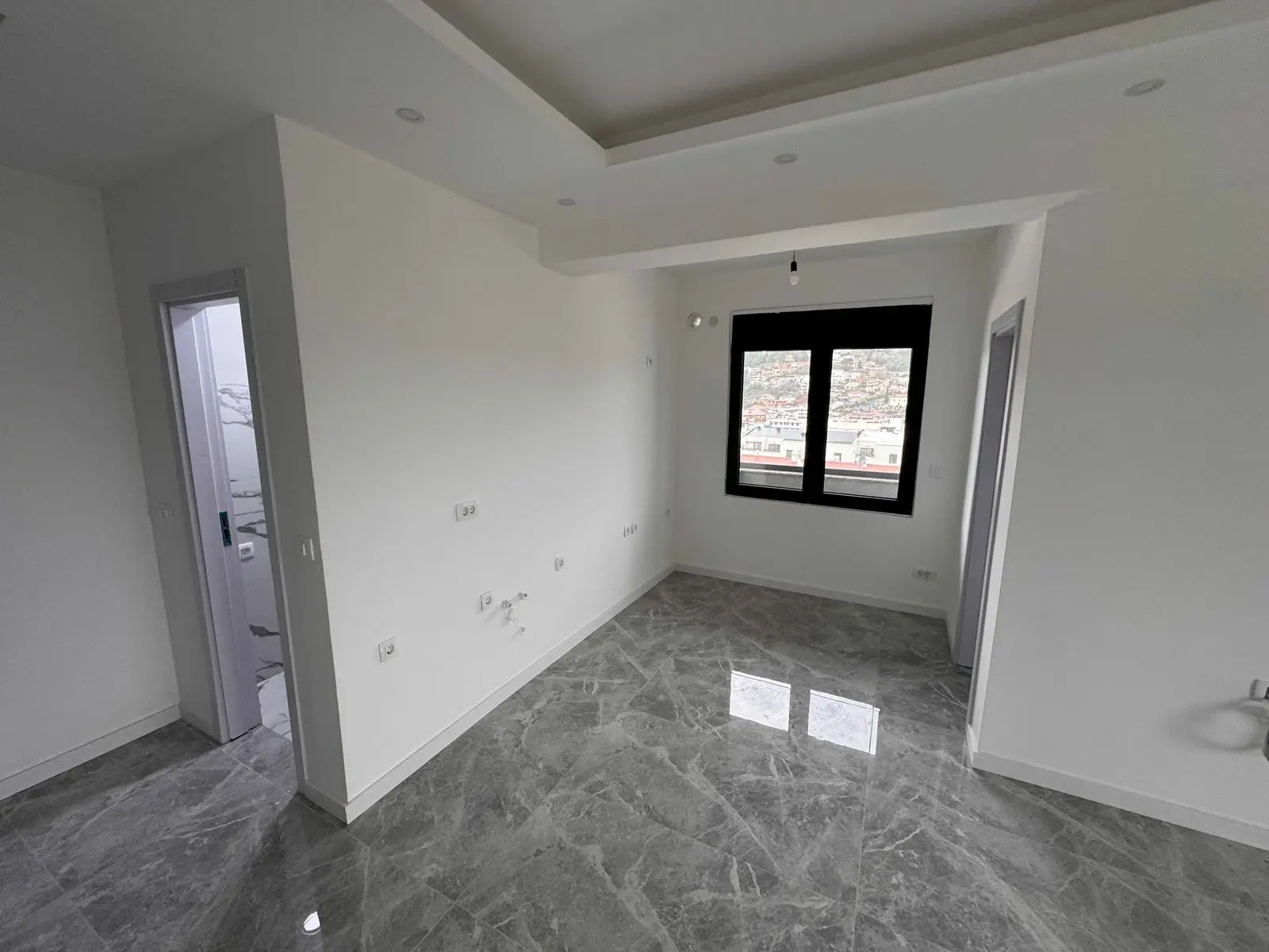 Spacious modern room in Ulcinj with city views, marble floors, and premium finishes&mdash;exclusive on immorenta.me by ekosphere doo.