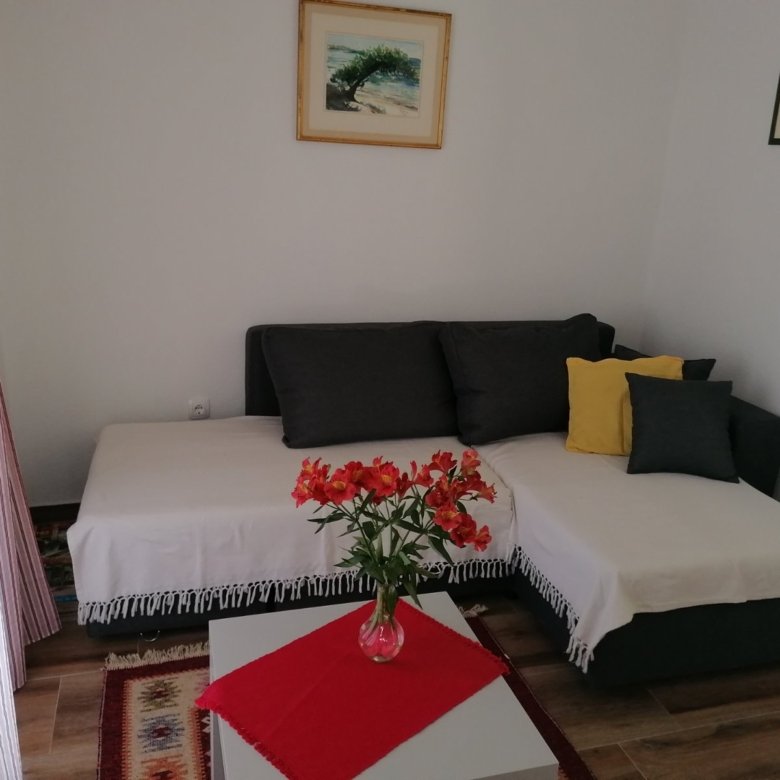 Modern Ulcinj living room with gray sectional, vibrant decor, and stylish accents&mdash;prime Montenegro real estate at immorenta.me by ekosphere doo.