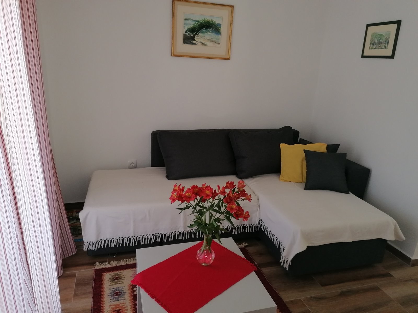 Modern Ulcinj living room with gray sectional, vibrant decor, and stylish accents&mdash;prime Montenegro real estate at immorenta.me by ekosphere doo.