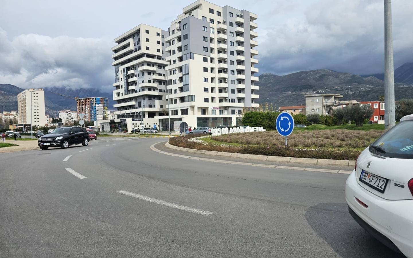Modern, multi-story apartments in Ulcinj, Montenegro&mdash;prime investment properties with mountain views. Listed on immorenta.me by ekosphere doo.