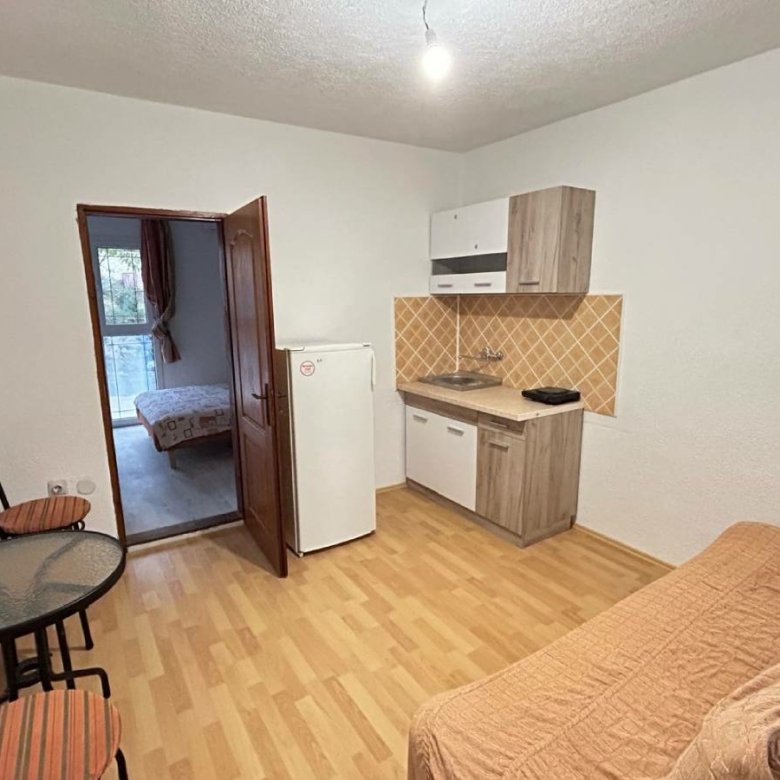 Charming Ulcinj apartment: investment-ready, kitchenette, modern decor, bedroom access. Exclusive at immorenta.me by ekosphere doo.