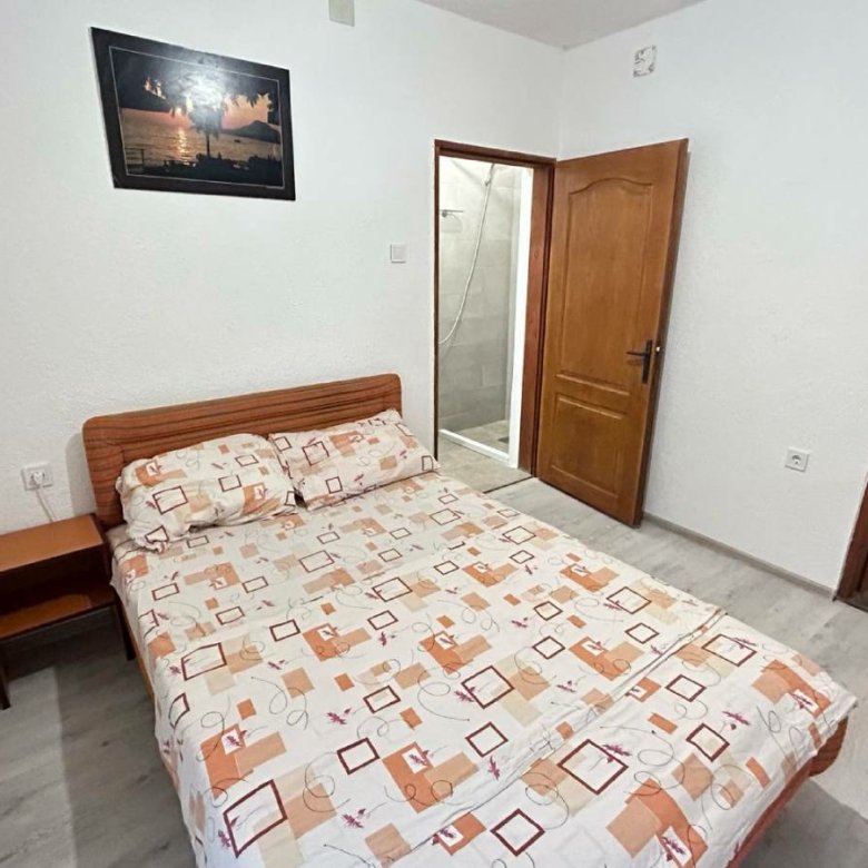 Modern small bedroom in Ekosphere, Ulcinj&mdash;double bed, stylish d&eacute;cor, ensuite access. Top Montenegro property at immorenta.me.