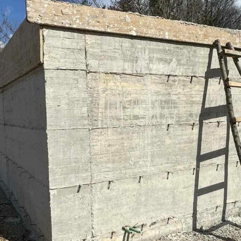 Solid concrete property in Ulcinj, Montenegro&mdash;great investment potential. Surrounded by greenery. Listed on immorenta.me by ekosphere doo.