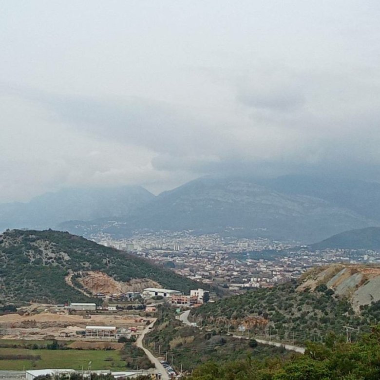 Panoramic view of Ulcinj&rsquo;s prime properties amid hills, greenery, and urban growth&mdash;exclusive listings at Montenegro-listings.me by Ekosphere DOO.