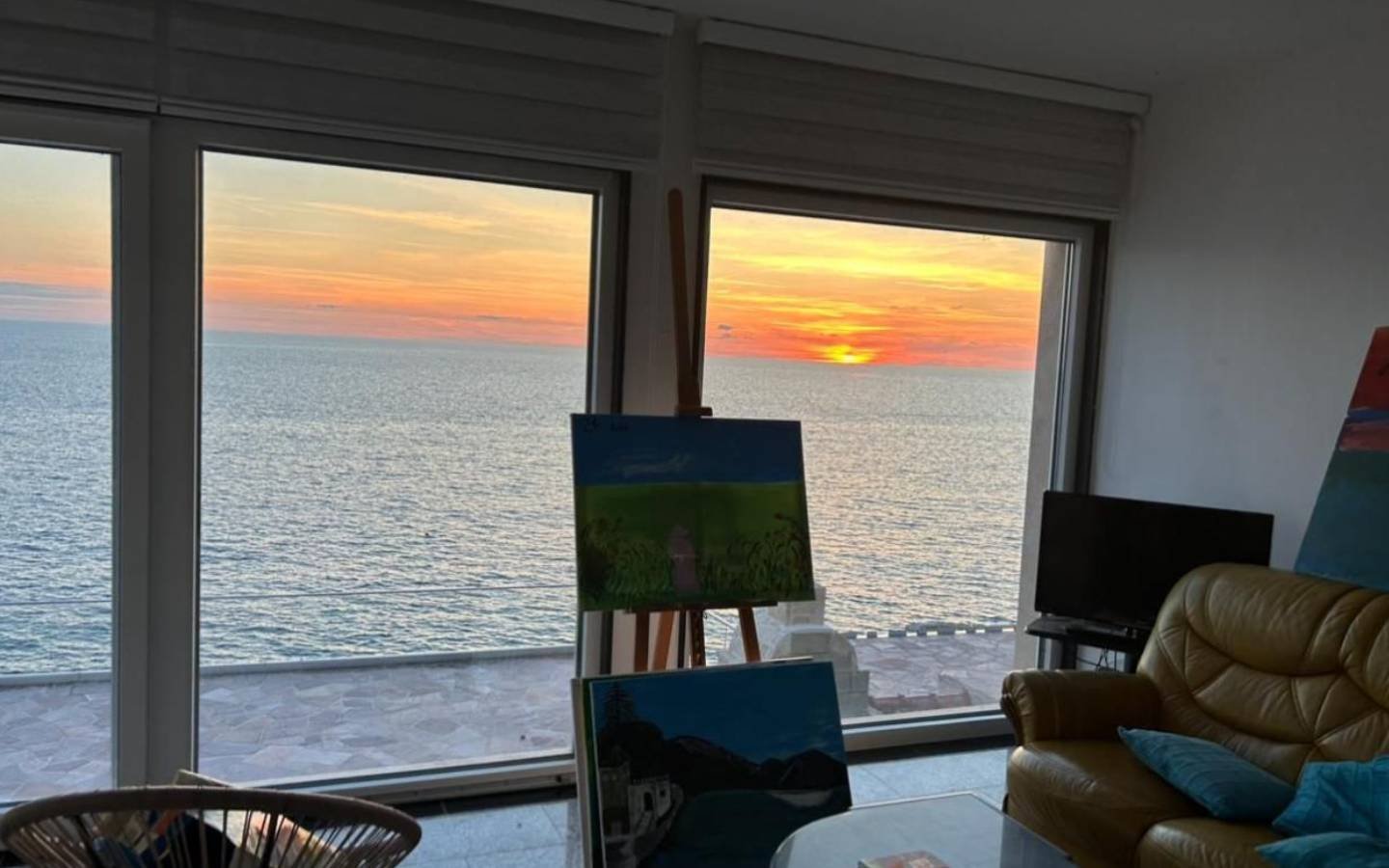 Stunning Ulcinj sea-view living room with sunset vistas, bright windows, art accents. Exclusive Ekosphere DOO listing on immorenta.me.