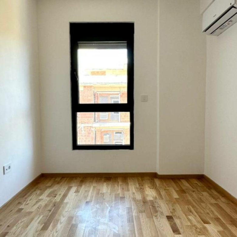 Bright empty room in Ulcinj with wood floors, AC, and natural light&mdash;prime real estate from immorenta.me by Ekosphere doo.