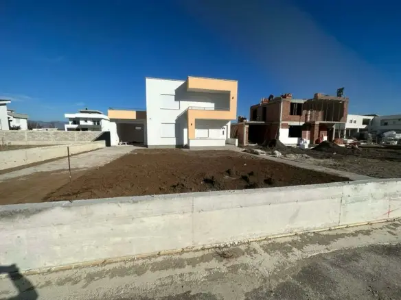 Atemberaubendes modernes 2-st&ouml;ckiges Haus in Ulcinj, Montenegro mit gro&szlig;em Garten und ekosphere Design - exklusiv auf immorenta.me.