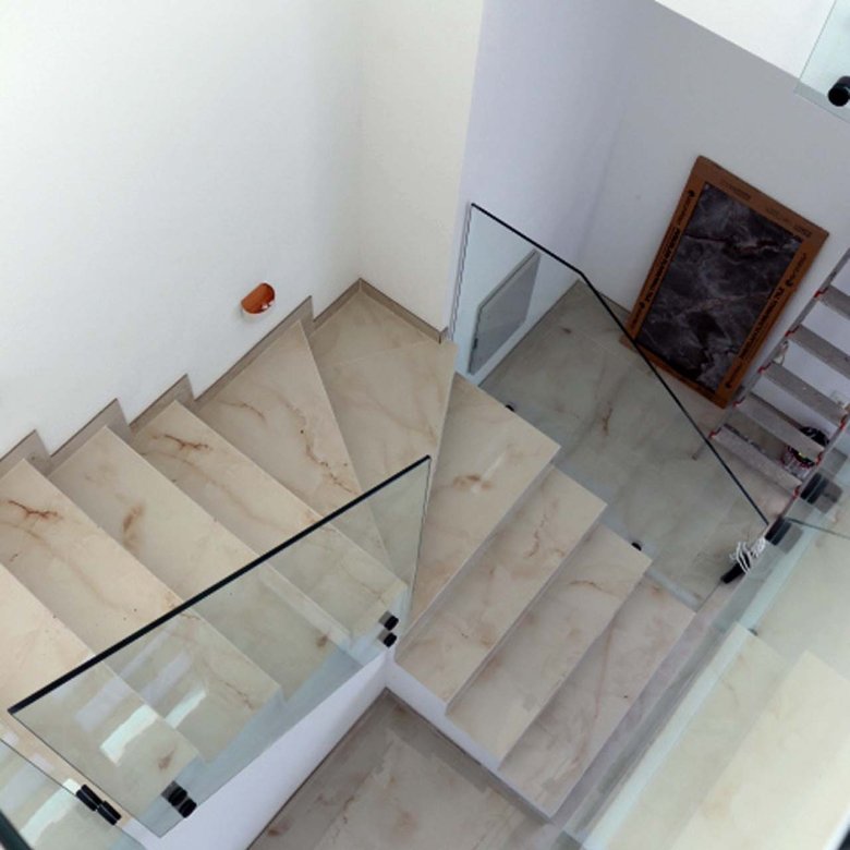 Elegant marble staircase with glass railings in Adana Villa, Ulcinj&mdash;exclusive listing on immorenta.me by ekosphere doo.