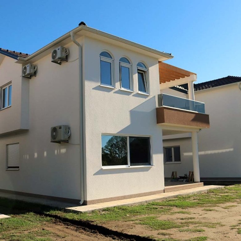 Discover two modern, two-storey Adana Villas in Ulcinj, Montenegro: private yards, balconies, AC units&mdash;exclusive at immorenta.me by ekosphere doo.