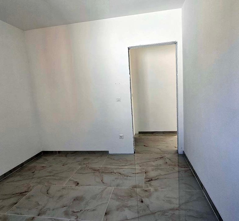 Spacious, bright room with white walls and marble floors&mdash;prime Ulcinj real estate on immorenta.me by ekosphere doo.