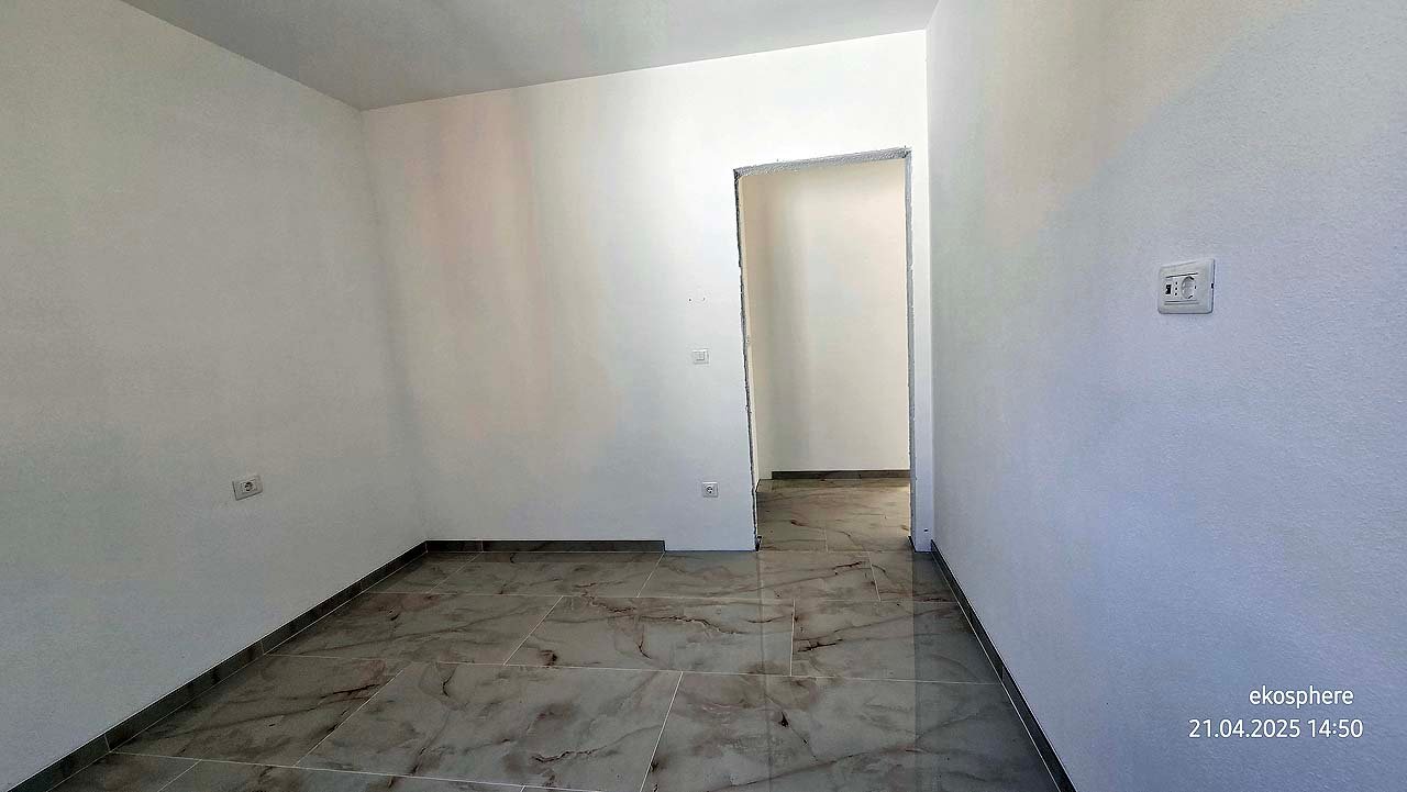 Spacious, bright room with white walls and marble floors&mdash;prime Ulcinj real estate on immorenta.me by ekosphere doo.