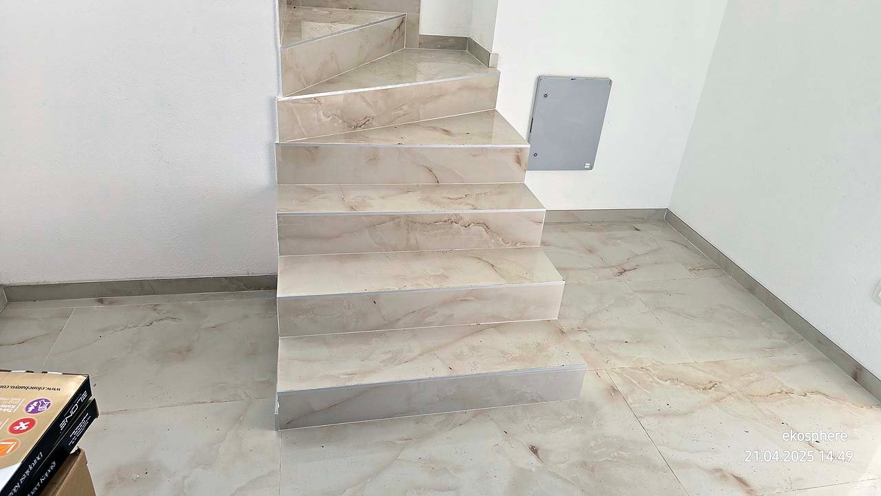 Elegant marble staircase with six steps in Ulcinj, Montenegro&mdash;ideal property investment on immorenta.me by ekosphere doo.