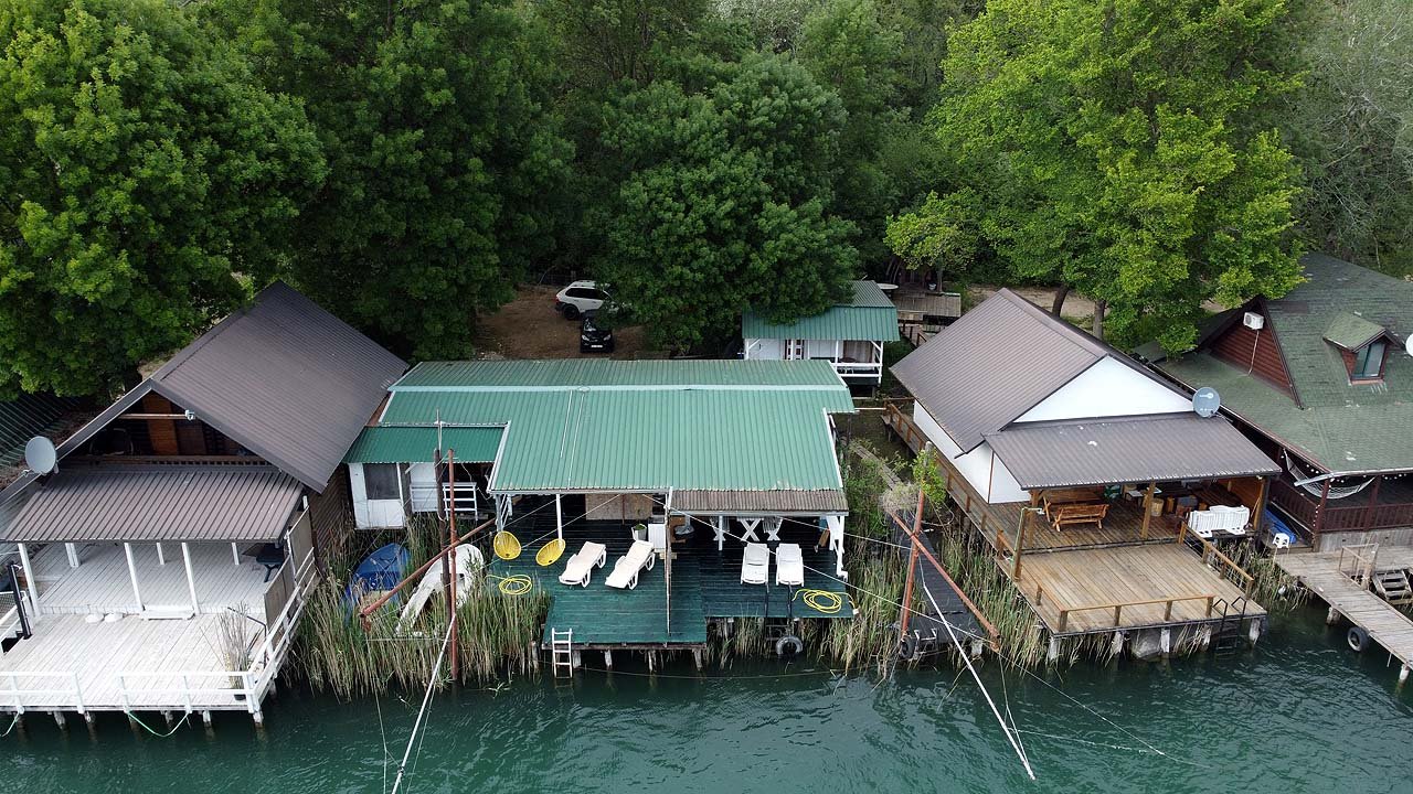 Stunning Ulcinj riverfront cabins with private decks, lush greenery; exclusive investment via immorenta.me by Ekosphere Doo.