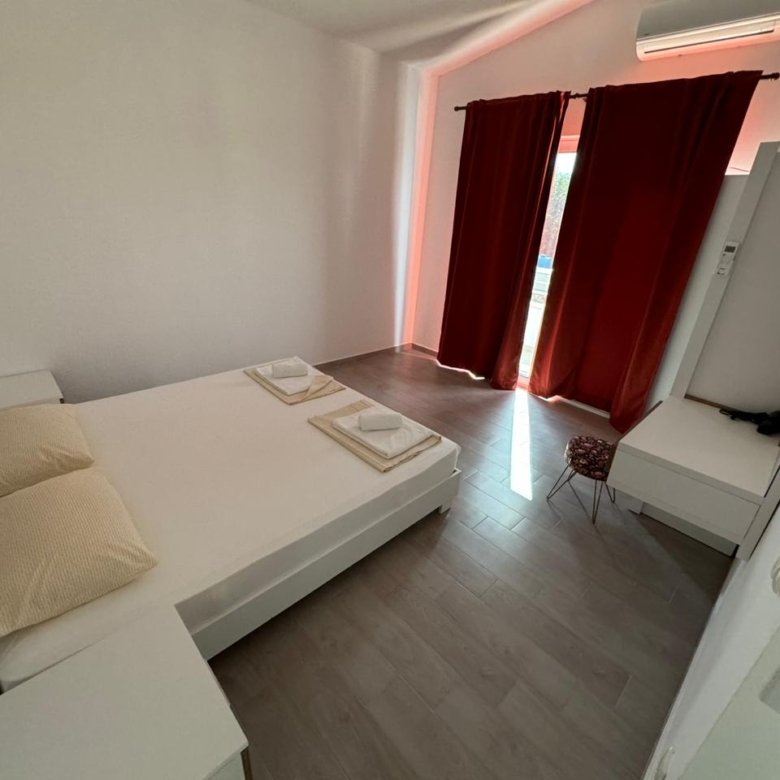Modern minimalist bedroom in Ulcinj, Montenegro&mdash;double bed, AC, wardrobe. Prime real estate by ekosphere doo at immorenta.me.