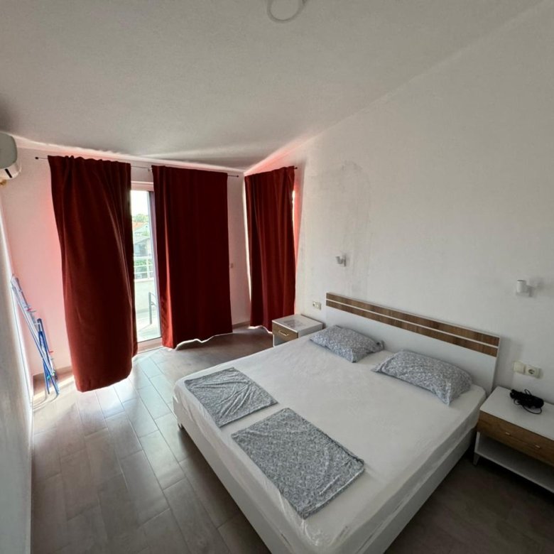 Modern hotel room in Ulcinj, Montenegro, with double bed, wood floors&mdash;ideal real estate investment by ekosphere doo via immorenta.me.