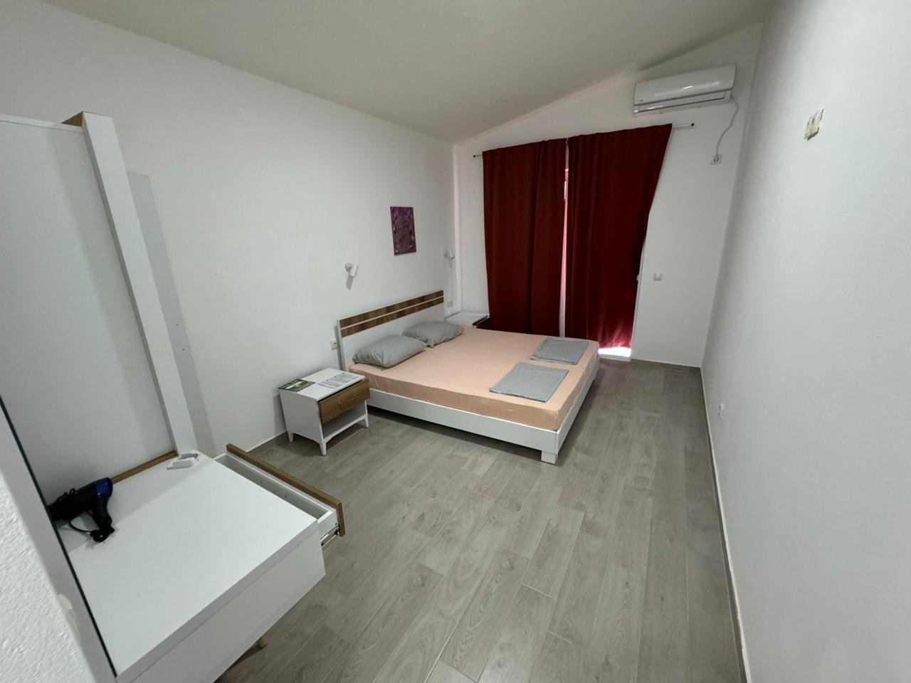 Modern bedroom for sale in Ulcinj, Montenegro&acirc;double bed, vanity, AC. Top investment by ekosphere doo at immorenta.me.