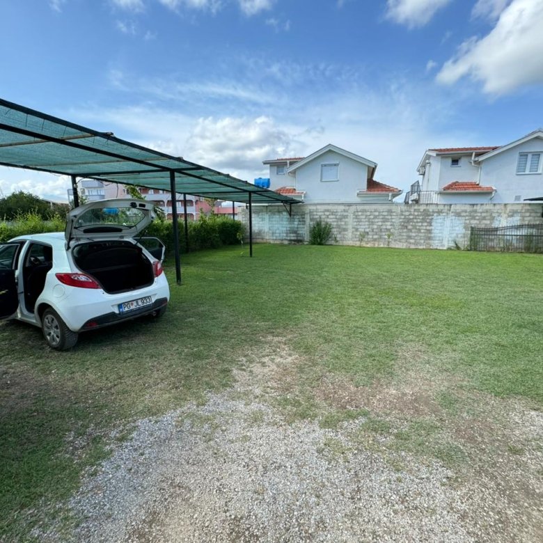 Discover prime Ulcinj, Montenegro properties with red-tiled roofs and white walls&mdash;exclusive at immorenta.me by ekosphere doo.