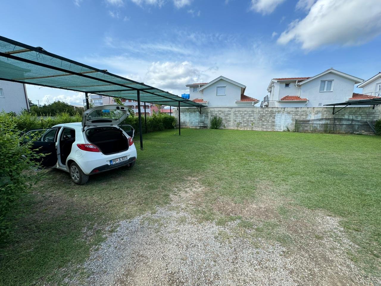 Discover prime Ulcinj, Montenegro properties with red-tiled roofs and white walls&acirc;exclusive at immorenta.me by ekosphere doo.