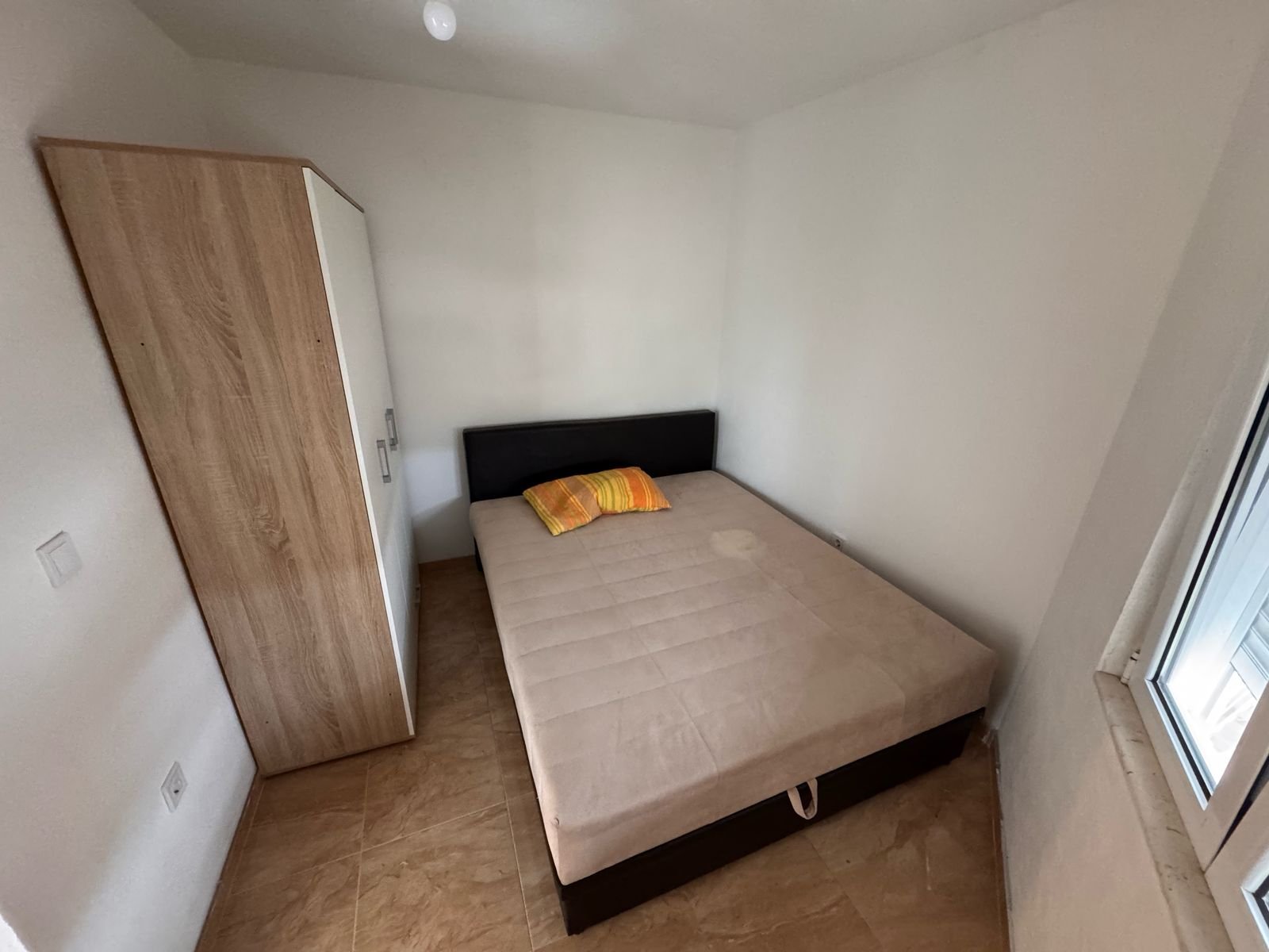 Modern Ulcinj bedroom with double bed, wardrobe, tiled floor. Ideal investment on immorenta.me by Ekosphere doo.