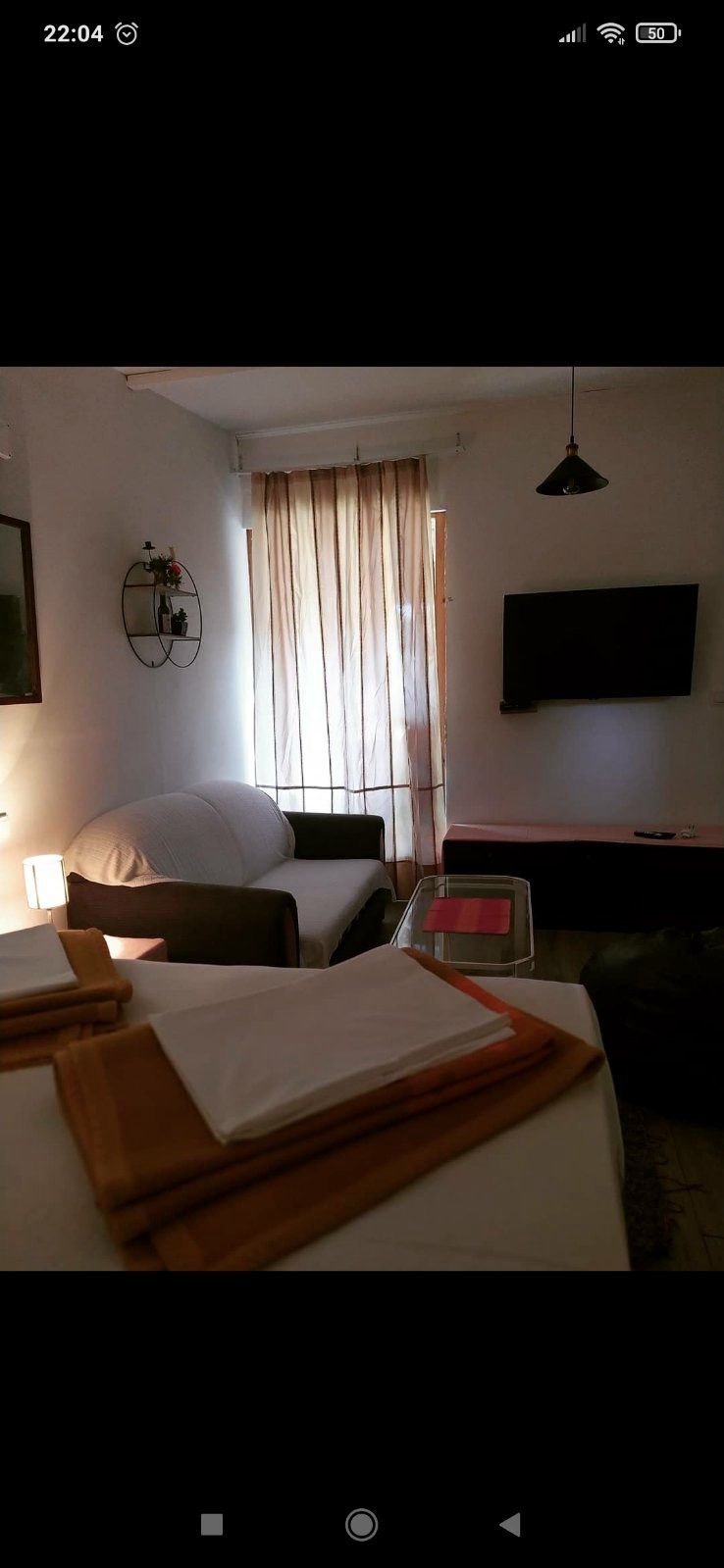 Modern living room in Ulcinj, Montenegro with a sofa, TV, and chic accents&mdash;exclusive investment on immorenta.me by Ekosphere.